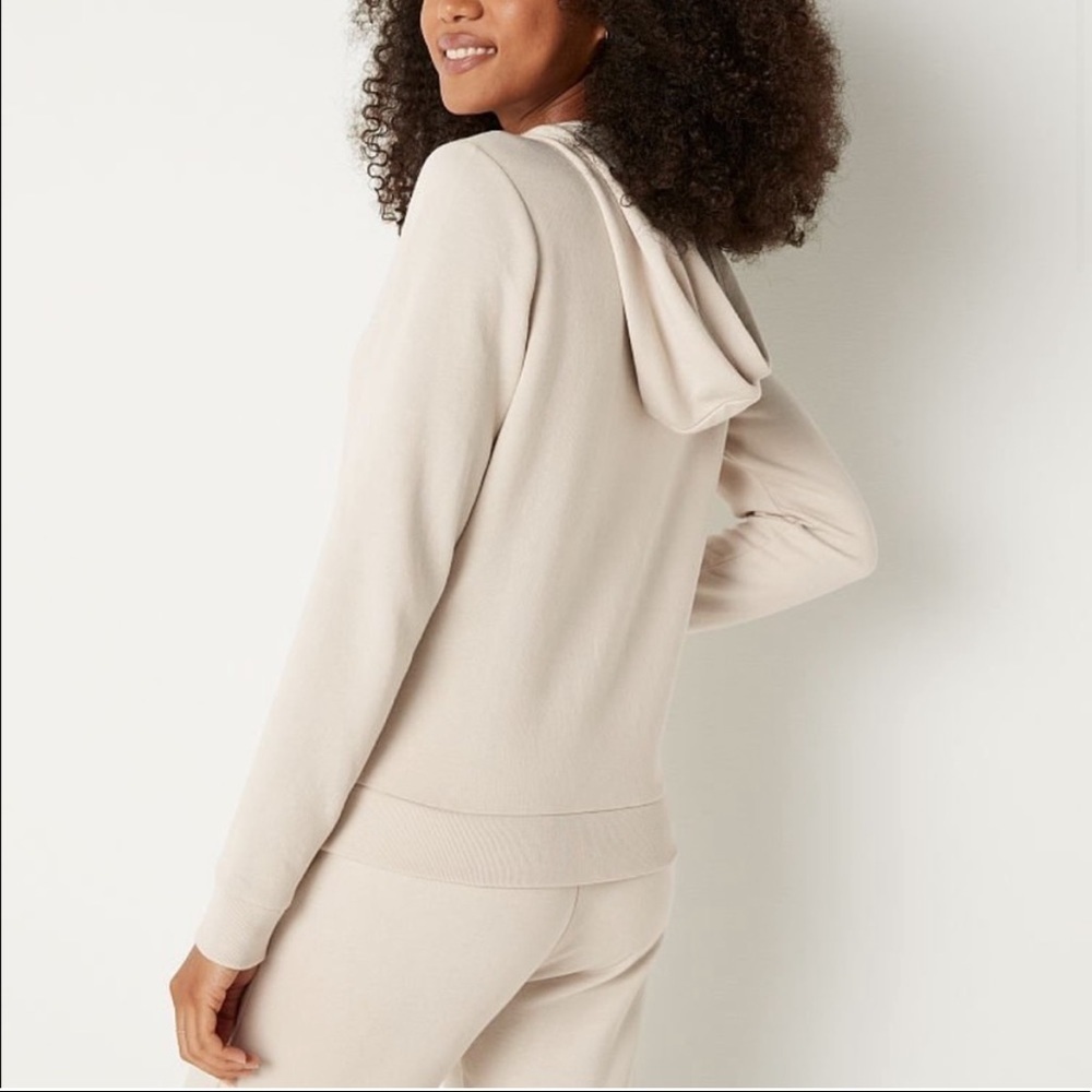 Victoria’s Secret PINK NWT Everyday Lounge Full Zip Vanilla Bean Silver Foil XS - Picture 2 of 9